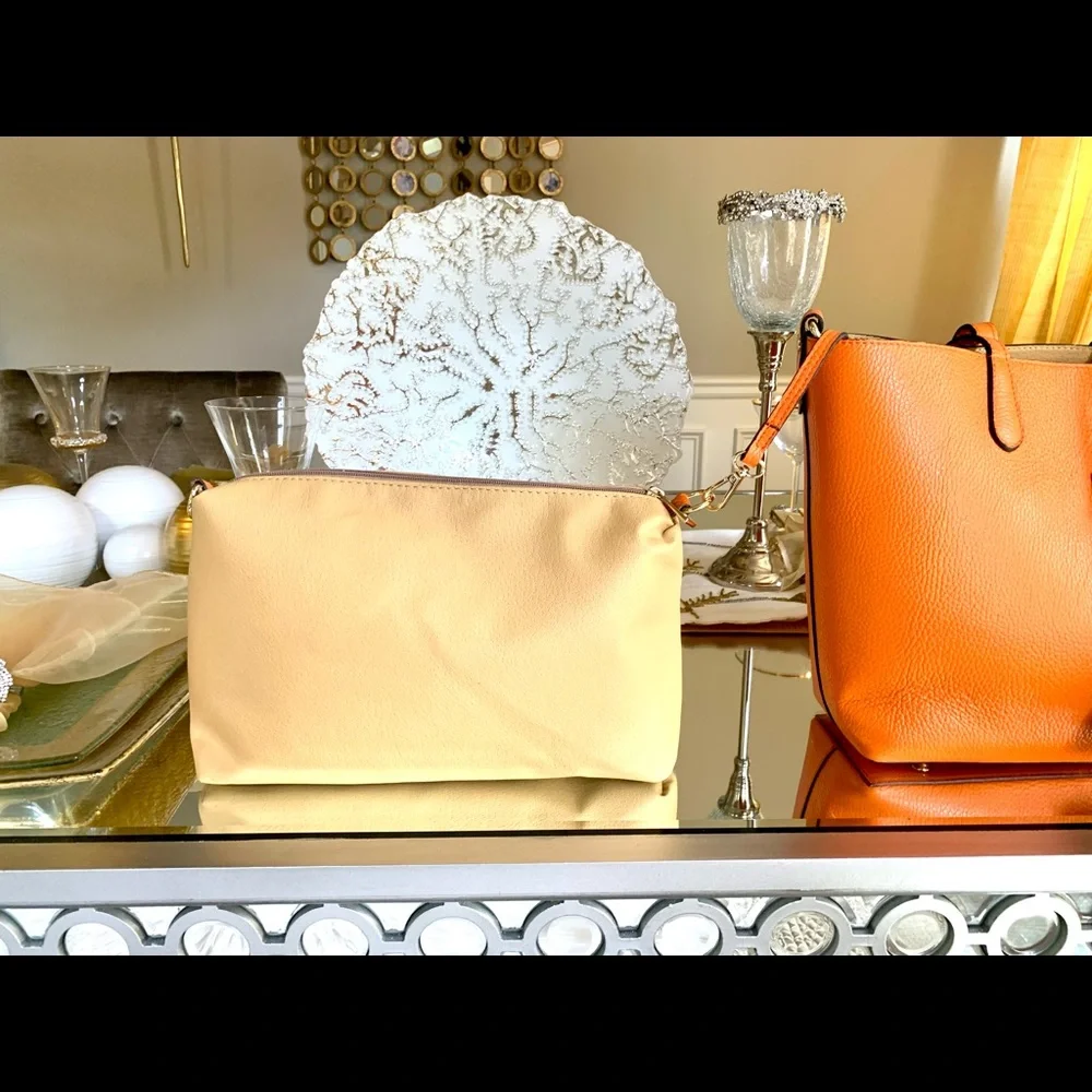 FINE ITALIAN CALFSKIN LEATHER TOTE (Looks very expensive) - Picture 9 of 14